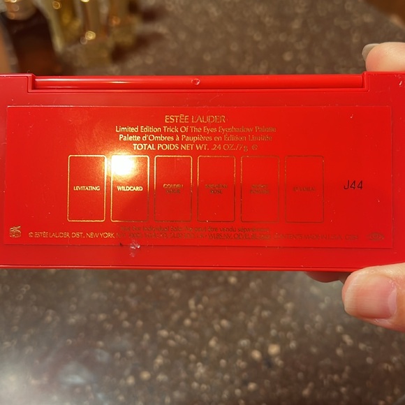 Estée Lauder cosmetics - Picture 3 of 6